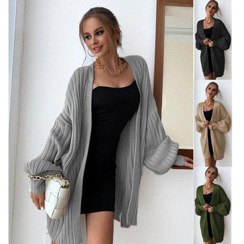 Kvinnens chunky-strikket cardigan med åpen cut og voluminøse ermer Skjora