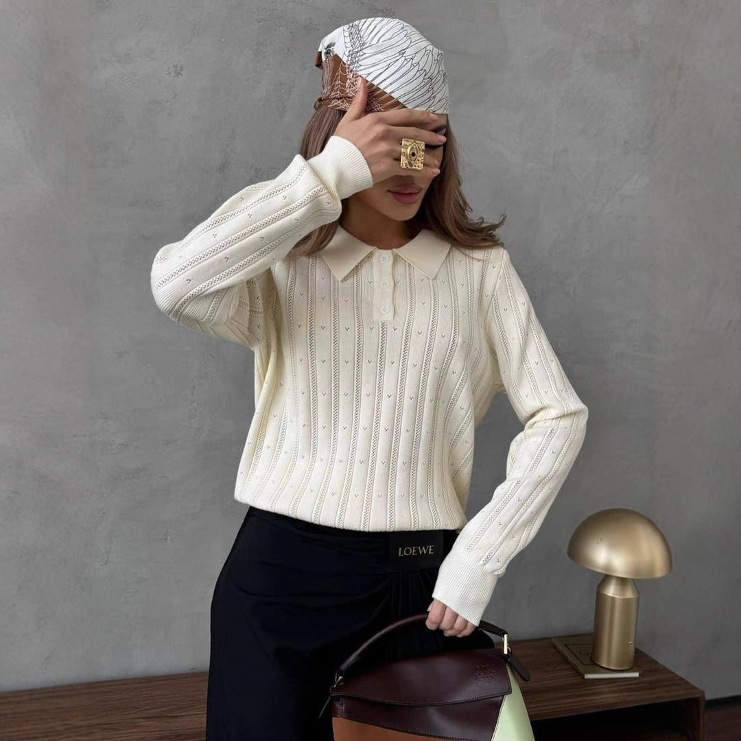 Dame strikkegenser med elegant krage og strukturelt design Skjora