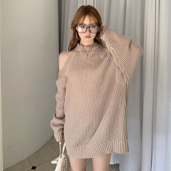 Kvinnes strikket kjole med off-the-shoulder look og ribbet tekstur Skjora