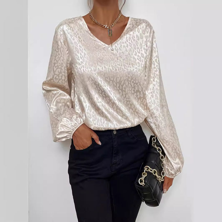 Kvinnes elegant bluse topp med v-hals og voluminøse ermer Skjora