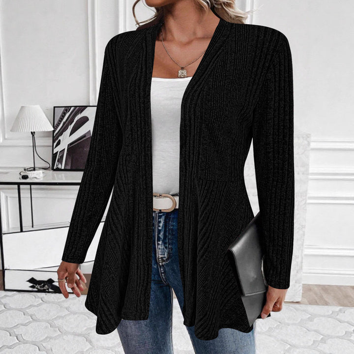 Dame lang cardigan med moderne ribbdesign og skreddersøm Skjora