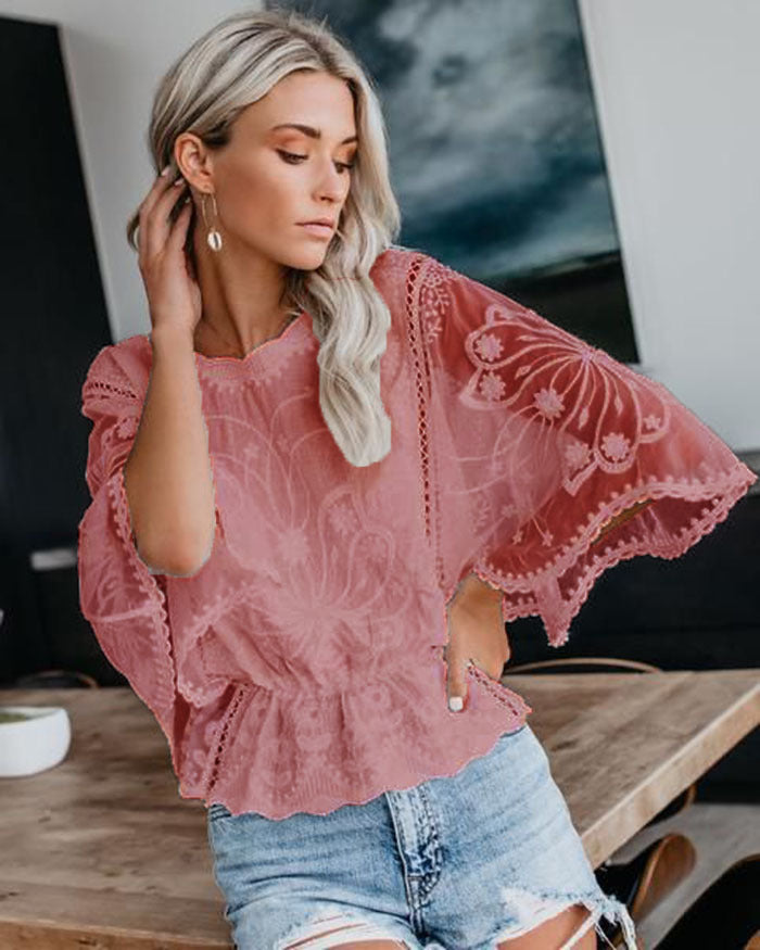 Kvinnes elegant bluse i blonde med voluminøse ermer Skjora