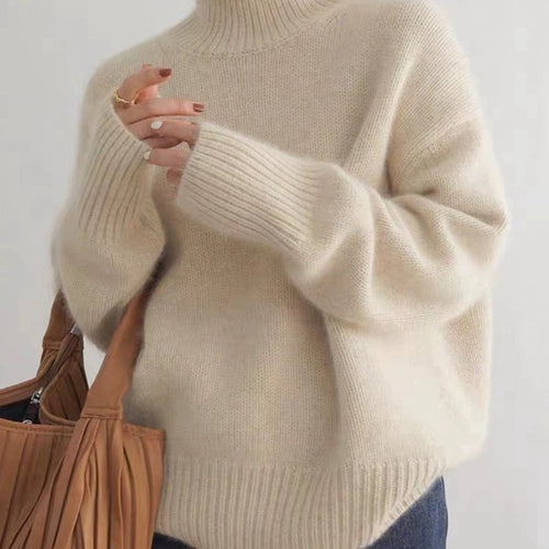Kvinnes cashmere rullehalsgenser med løs passform og elegant tekstur Skjora