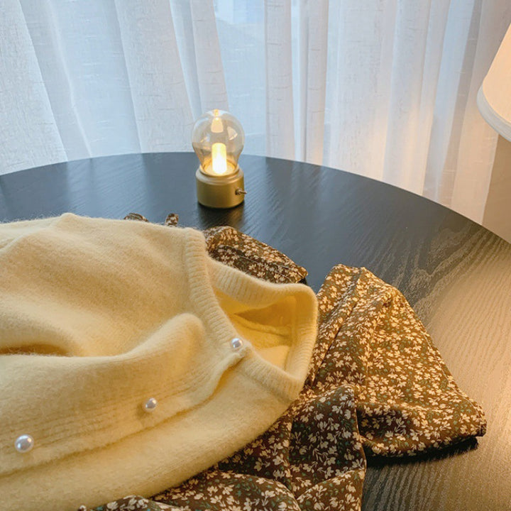 Dame cardigan med elegante perleknapper og moderne design Skjora