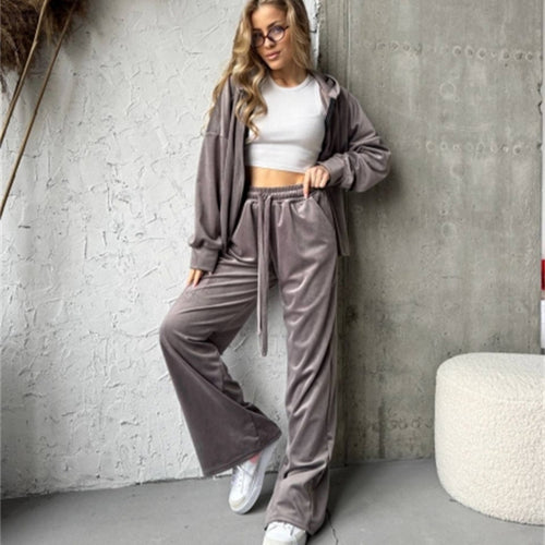 Kvinnens komfortable loungewear-sett med løs jakke og vide bukser Skjora