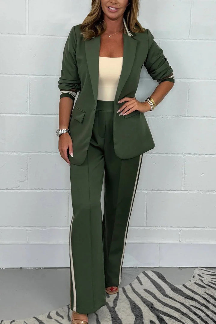 Kvinnens elegante og komfortable blazer-bukser kombinasjon Skjora