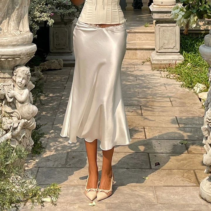 Damer elegant satinkjole med fine spissdetaljer Skjora