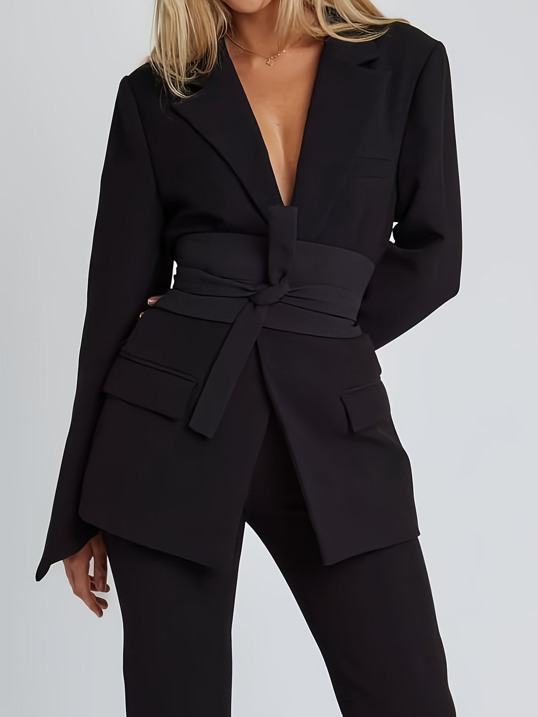 Dame elegant blazer med innsvingt snitt og praktisk belte Skjora