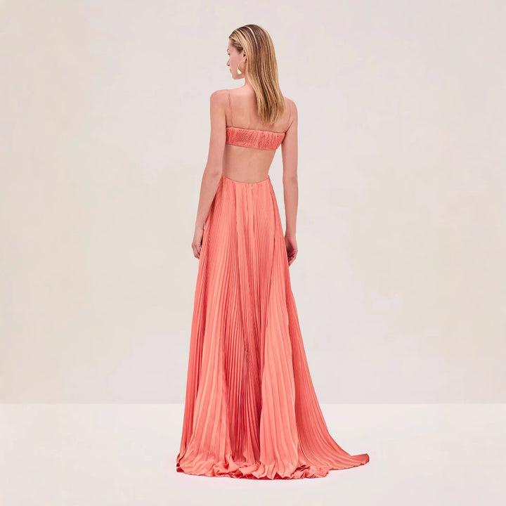 Kvinne maxi kjole med elegante plissert detaljer og tynne spaghetti stropper