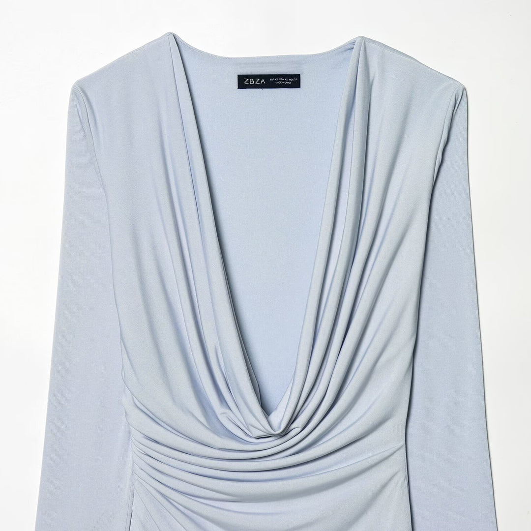Dame omslagskjole med elegant drapering og dyp V-hals Skjora