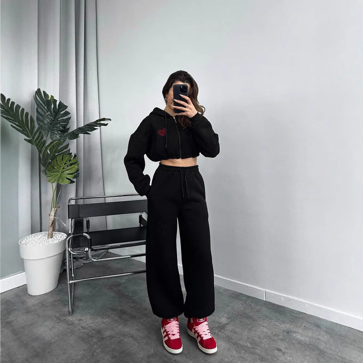Kvinnors sportiga crop hoodie med lös passform och bekväma joggers Skjora