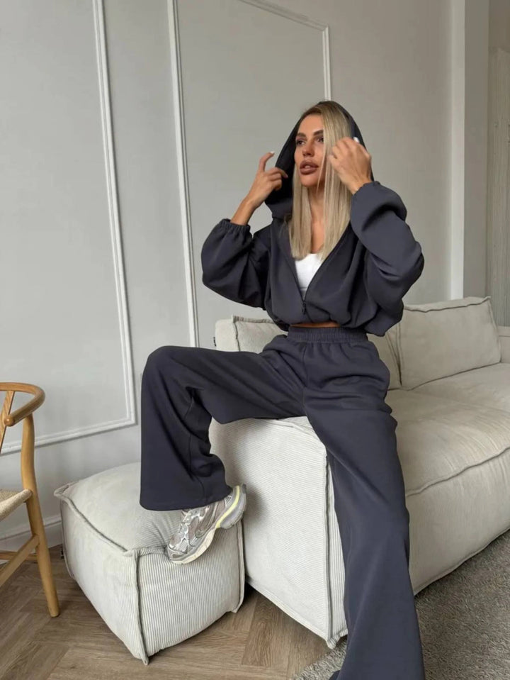 Kvinners elegante sporty sett med hette og vide bukser Skjora