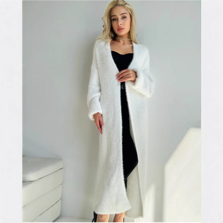 Kvinnenes lange strikkekardigan laget av koselig materiale med en elegant skjæring Skjora