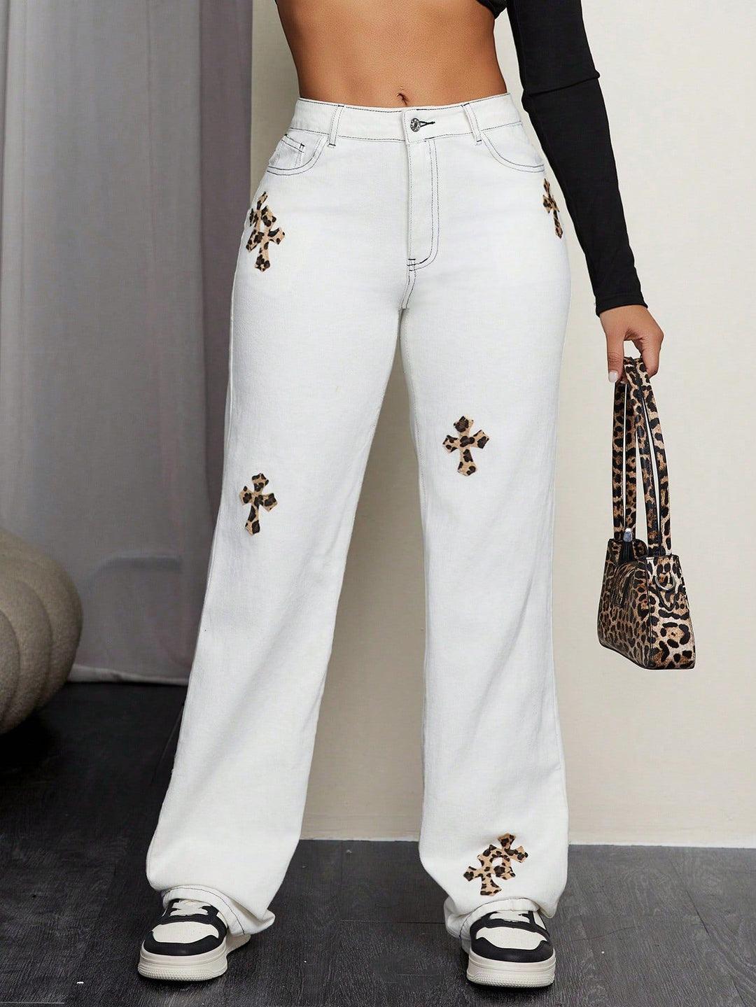 Dame casual jeans med iøynefallende dyreprint applique Skjora
