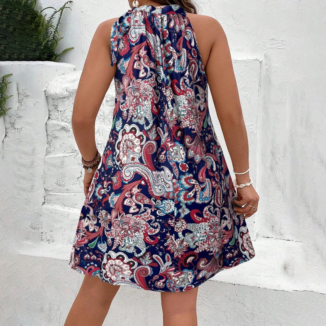 Dame frit dress i moteriktig halterdesign med blomstrete paisley-mønster Skjora