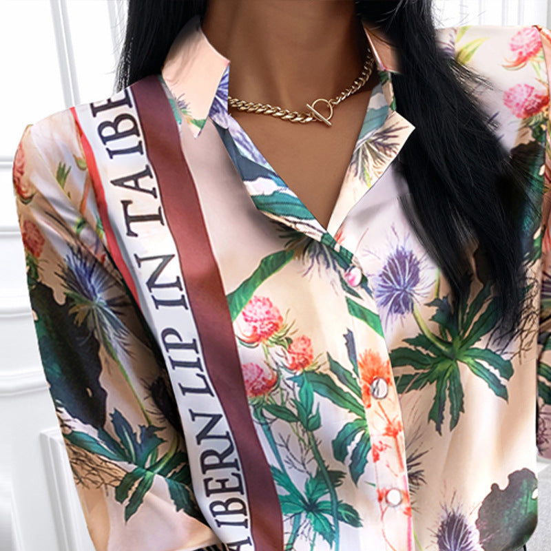 Dame floral trykt bluse med elegant satinfinish Skjora