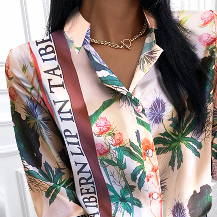 Dame floral trykt bluse med elegant satinfinish Skjora