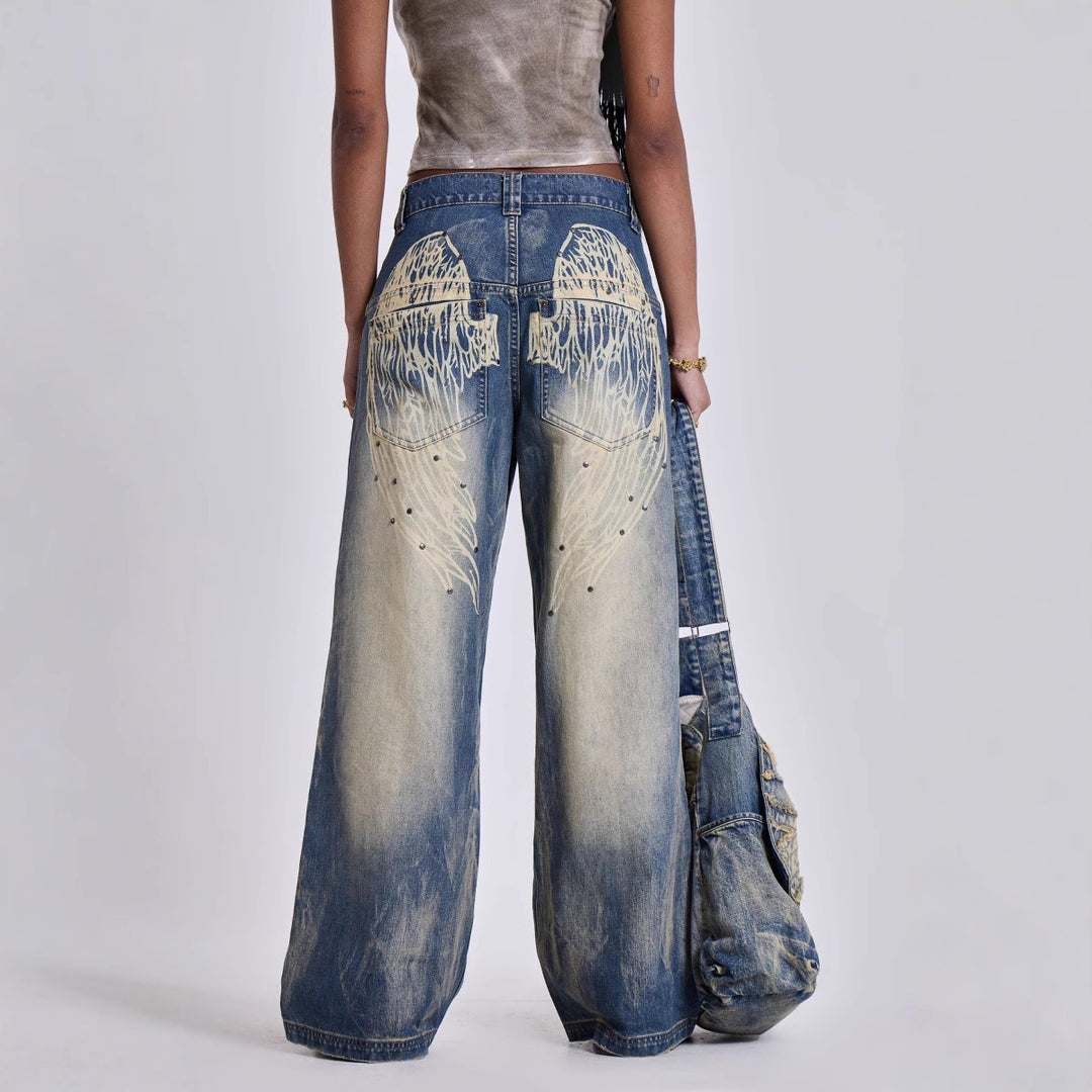 Damer vide jeans med kunstnerisk vinge-design og unike detaljer Skjora