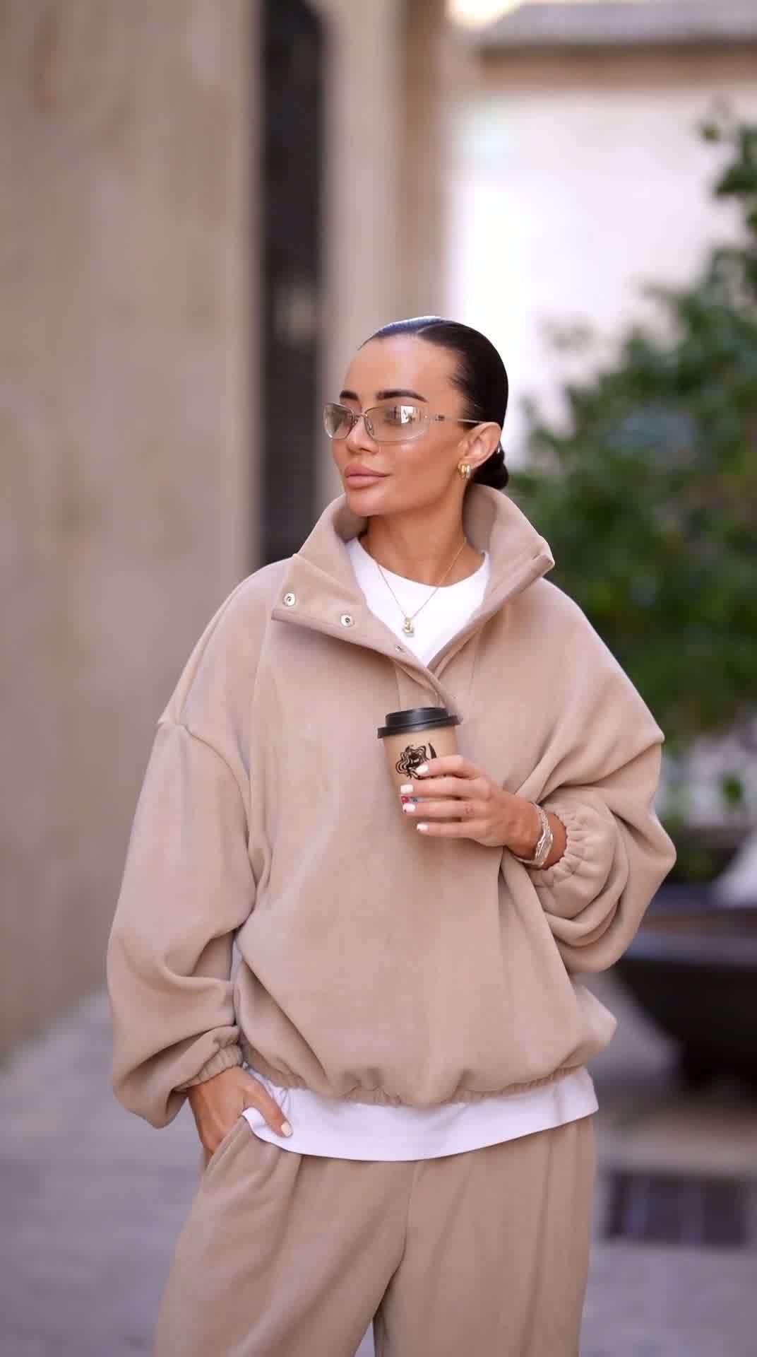 Dame koselig oversized fleece genser med høy krage og elegant snøreapplikasjon Skjora