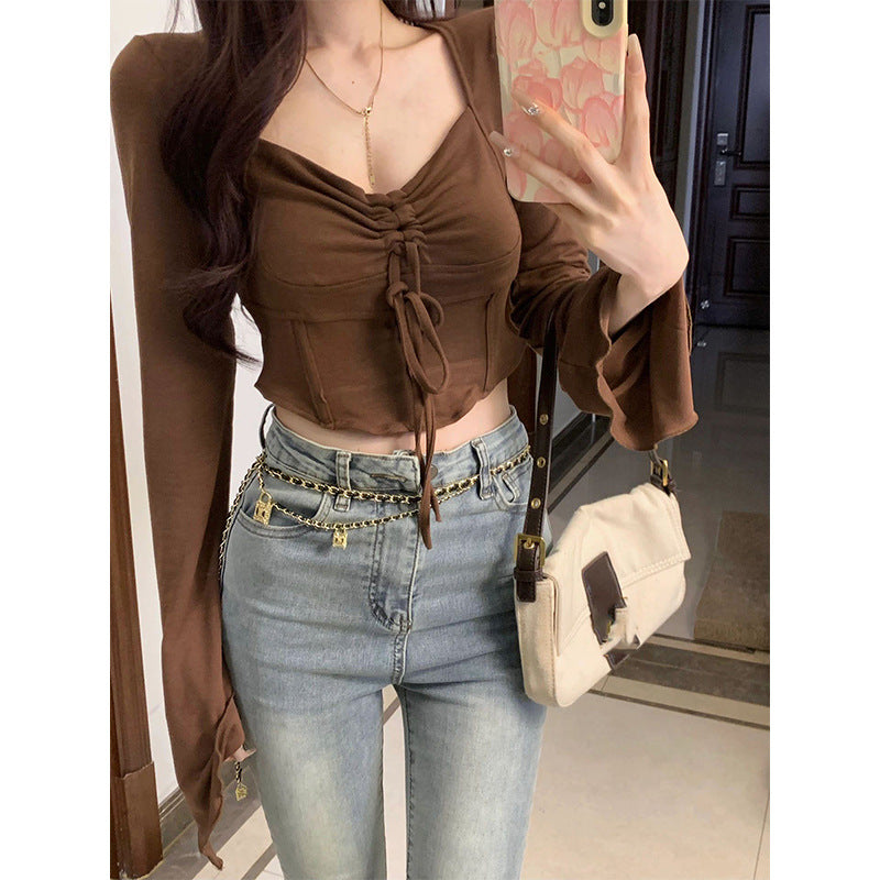 Kvinnes Cropped Top med Fino Knute og Bred Ermet Skjora