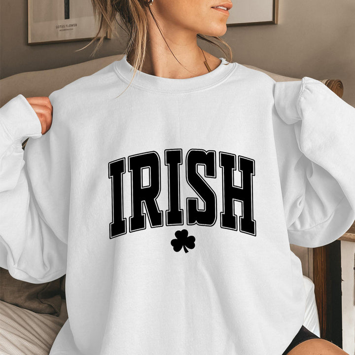 Kvinnens sweatshirt med moderne irsk designfokus Skjora