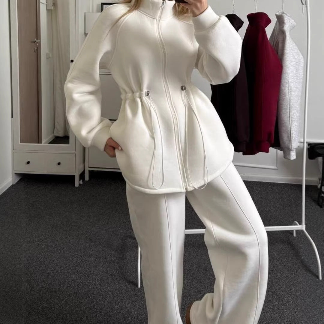 Kvinne fleece sportsdrakt med innovativ snor design og høy krage