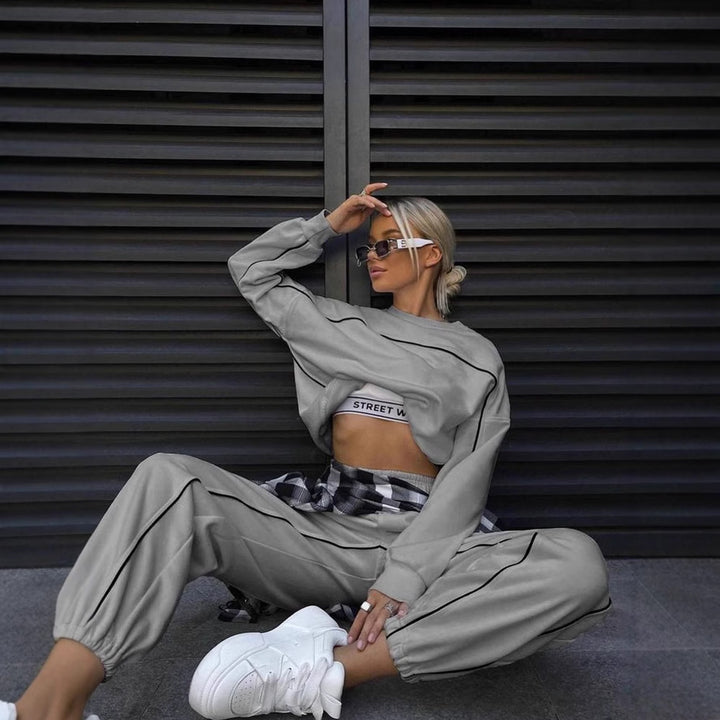 Women's sporty leisure set with cropped sweater and casual sweatpants Skjora