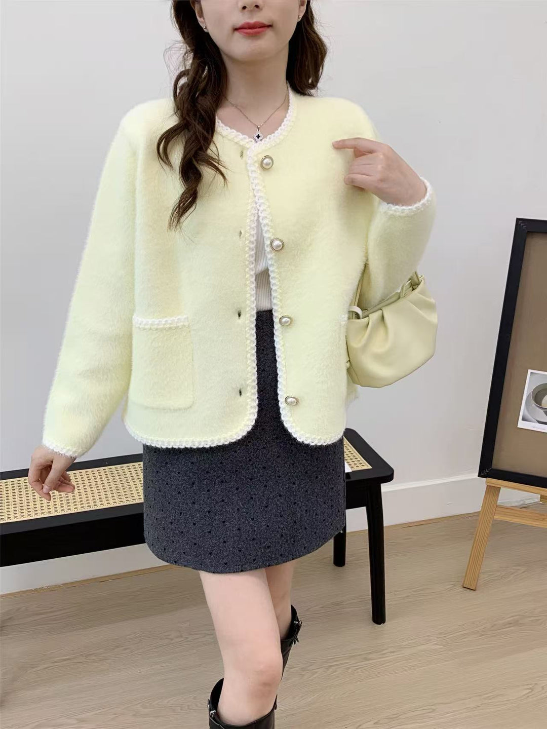 Kvinne Elegant Cardigan med dekorativ knappestolpe og lommer
