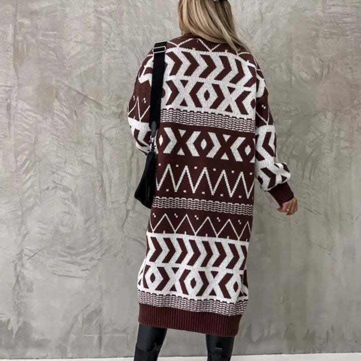 Kvinnes chunky strikket cardigan med folkloristiske mønstre og avslappet passform Skjora