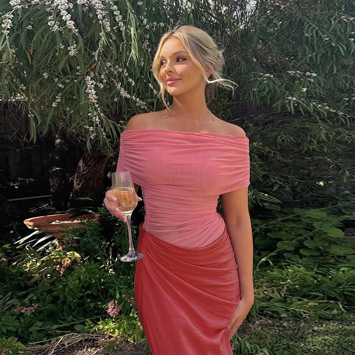 Kvinnes Off-Shoulder Mini Kjole med Figur-Omfavnende Volangdesign og Asymmetrisk Kant
