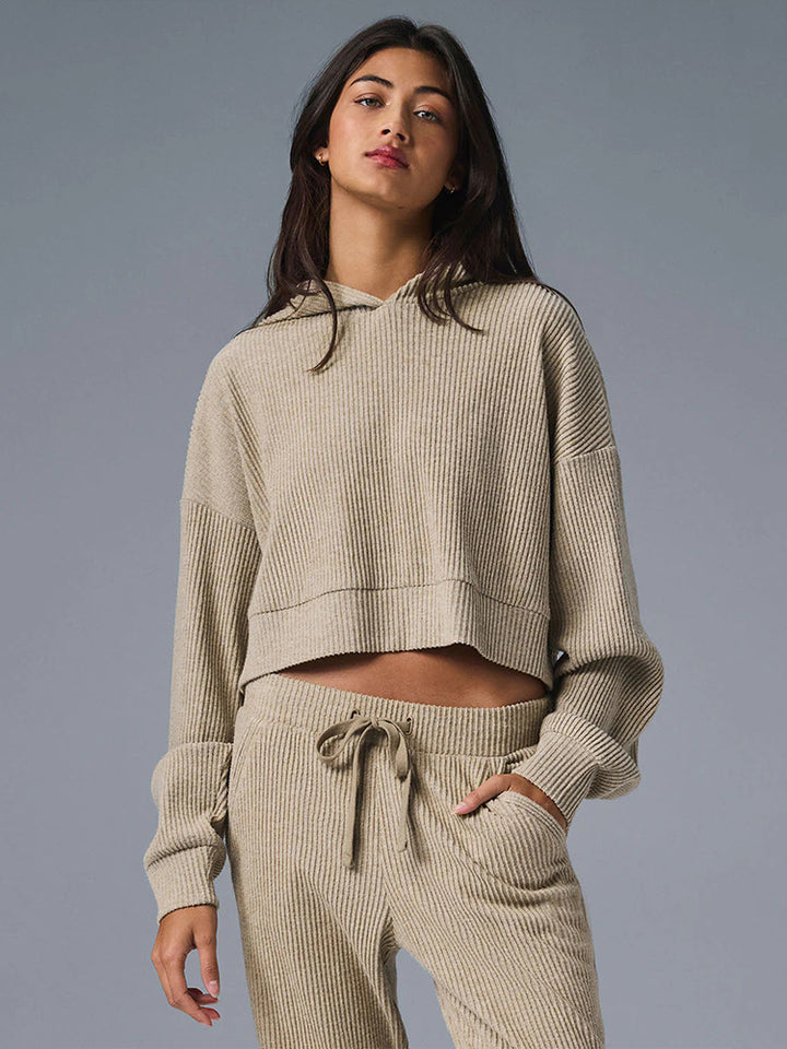 Kvinnenes cropped hettegenser sett laget av teksturert stoff Skjora