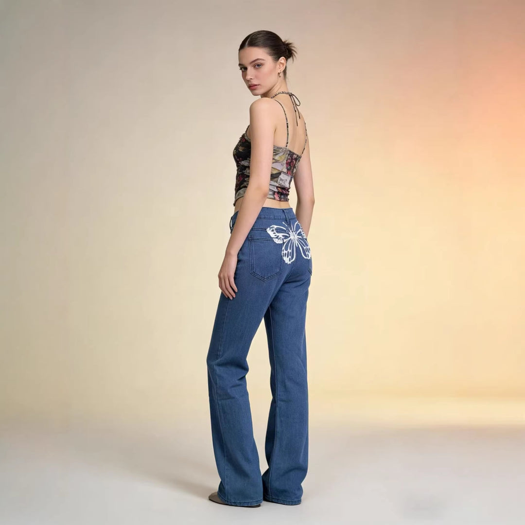 Dameviddejeans med kunstnerisk sommerfugl-design Skjora