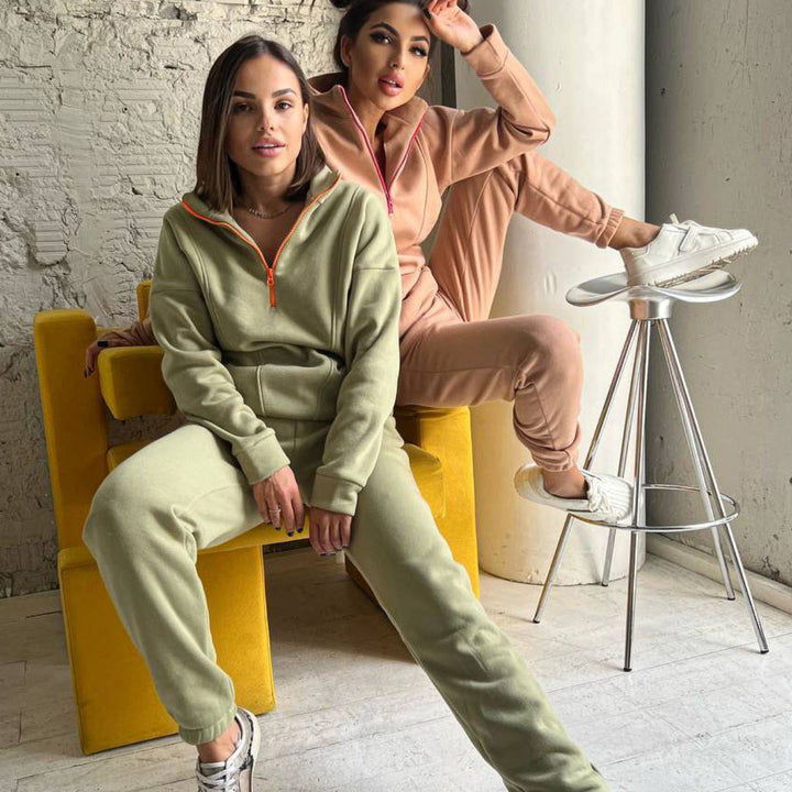 Women's sporty fleece loungewear set with practical zip Skjora