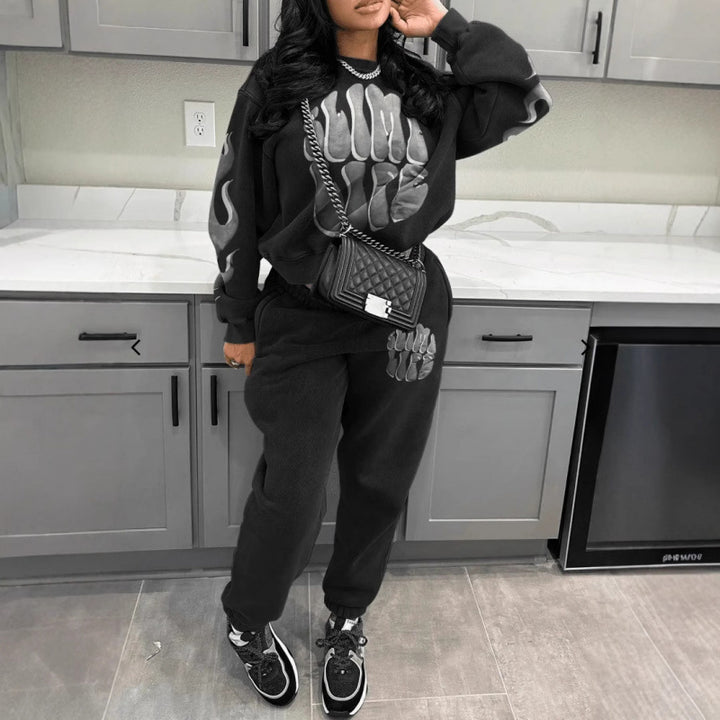 Kvinne tracksuit med trendy grafisk design og sporty passform Skjora