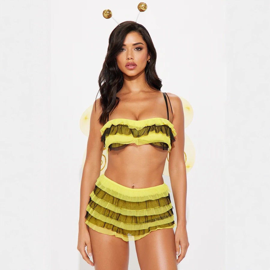 Damekostyme med volangdetaljer og sexy shorts Skjora