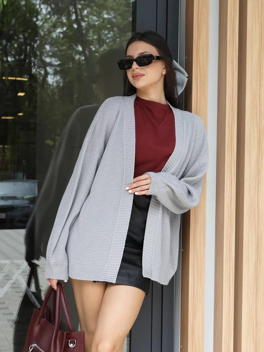 Kvinne oversized poncho med teksturert mønster og vide ermer Skjora