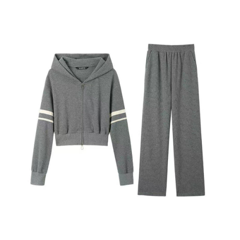 Kvinne sporty hettegenser og joggebukse sett med sporty glidelås og bred passform Skjora