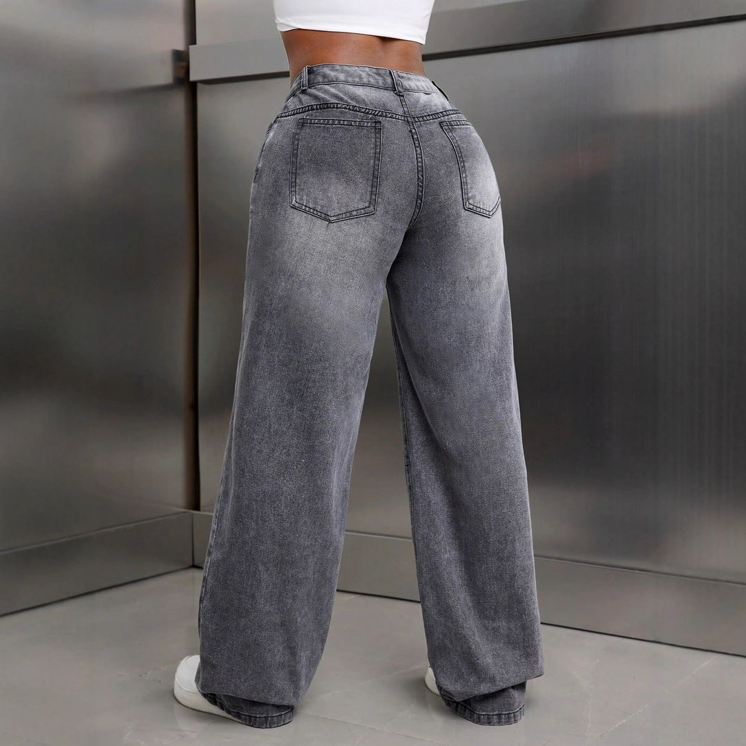 Kvinnelige moterettede bredkuttede jeans laget av høykvalitets denim Skjora