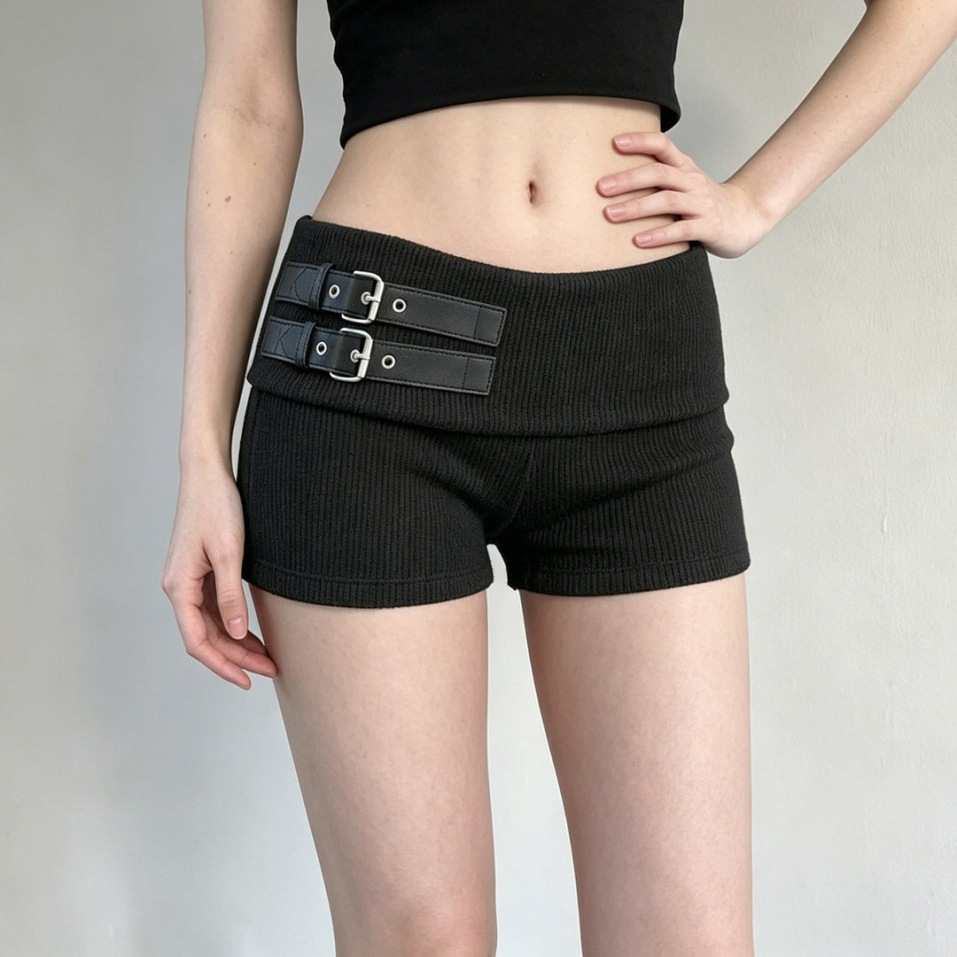 Dame shorts med bredt belte og dekorative spenner Skjora