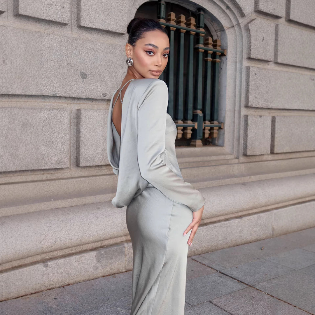 Damer Elegant Langermet Kjole med Glitrende Satin Yttermateriale og Figurformet Silhuett Skjora