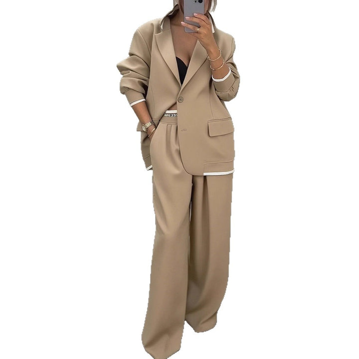 Kvinnelig elegant blazer og bukse sett med bred kutt og moderne design Skjora