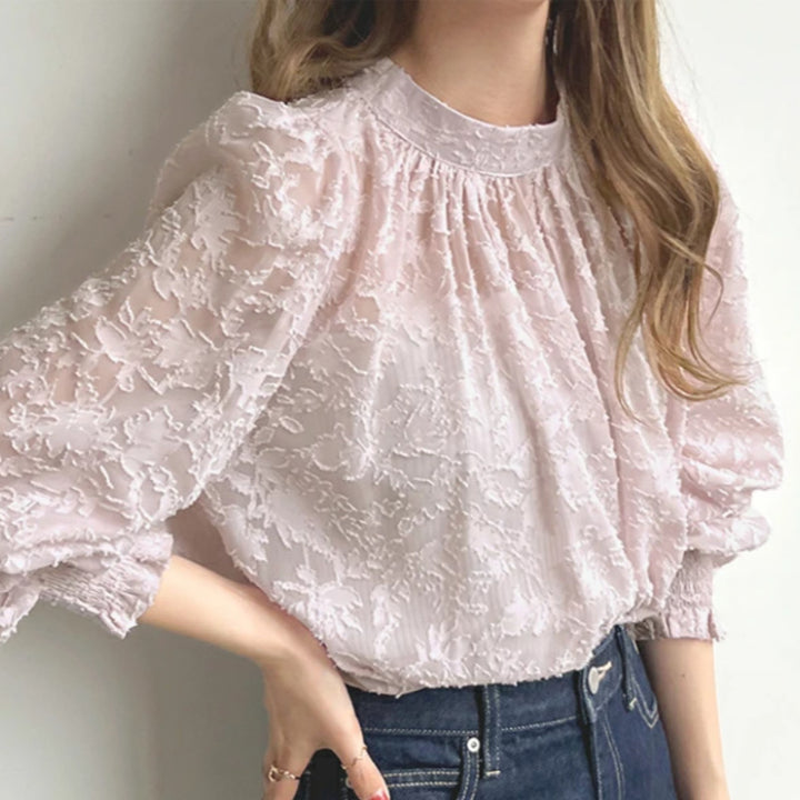 Kvinne elegant bluse med blomsterbuketter og voluminøse ermer Skjora