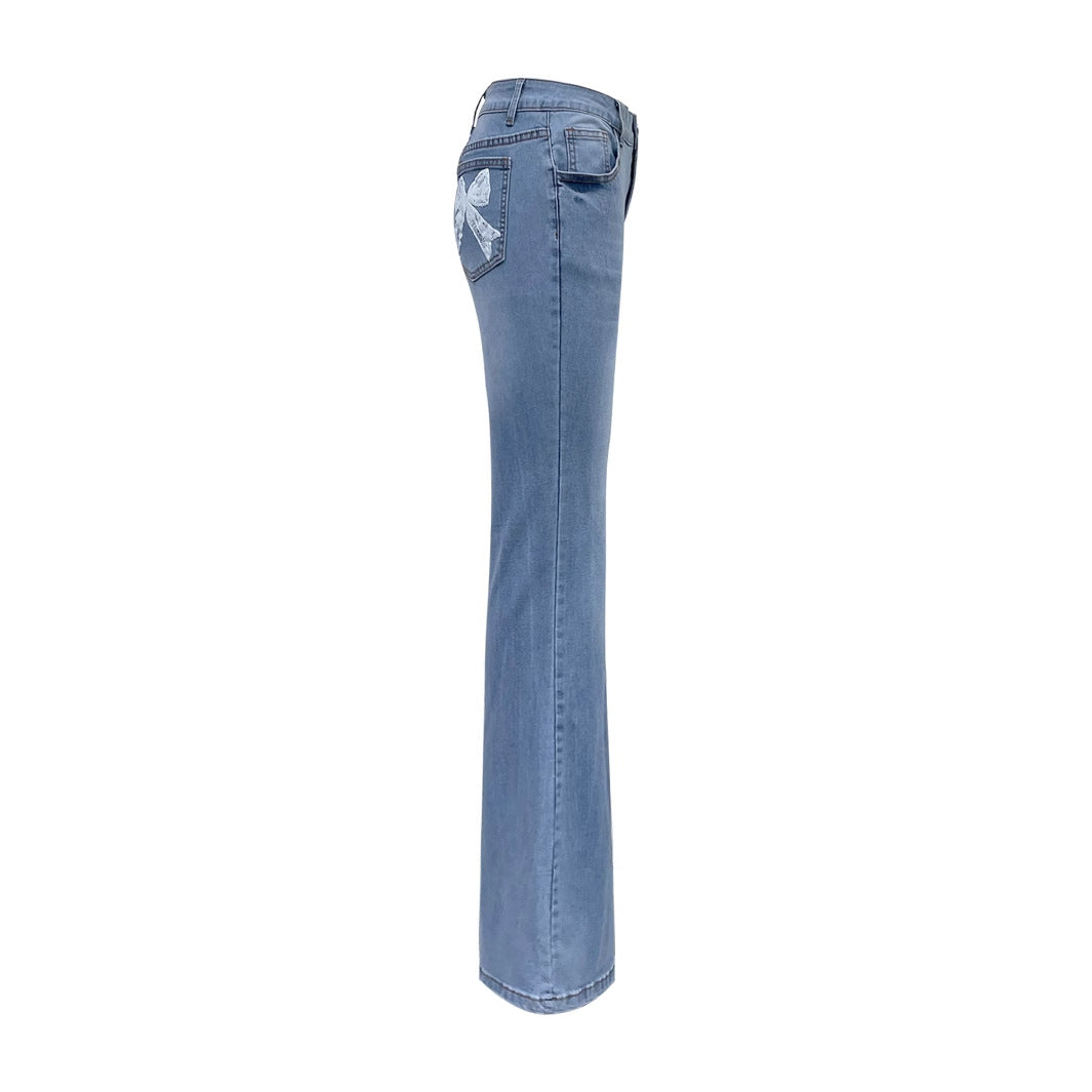 Kvinnelige utsvingte jeans med dekorative sløyfer Skjora