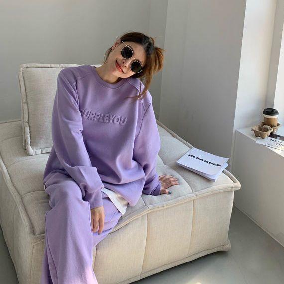 Kvinne Urban Lounge Outfit med oversized sweatshirt og casual joggers Skjora