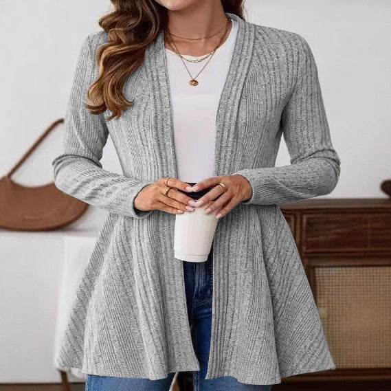 Dame lang cardigan med moderne ribbdesign og skreddersøm Skjora