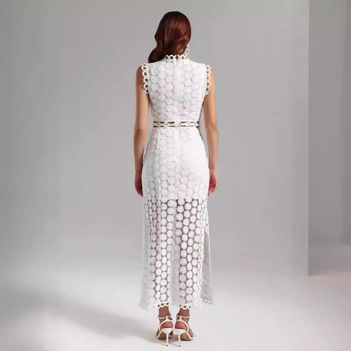 Kvinnes Elegant Blonde Maxi Kjole med Gjennomsiktige Innlegg og Dekorative Volanger Detaljer