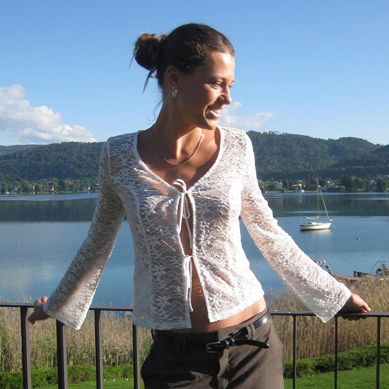 Dame spissbluse med elegant snøring Skjora