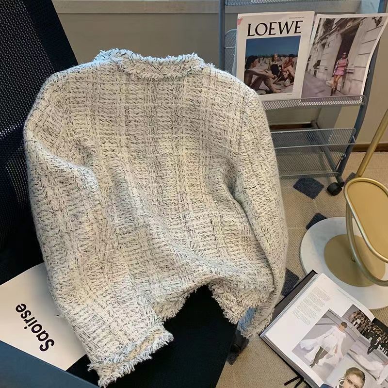 Kvinnenes elegante tweedjakke med gullknapper Skjora