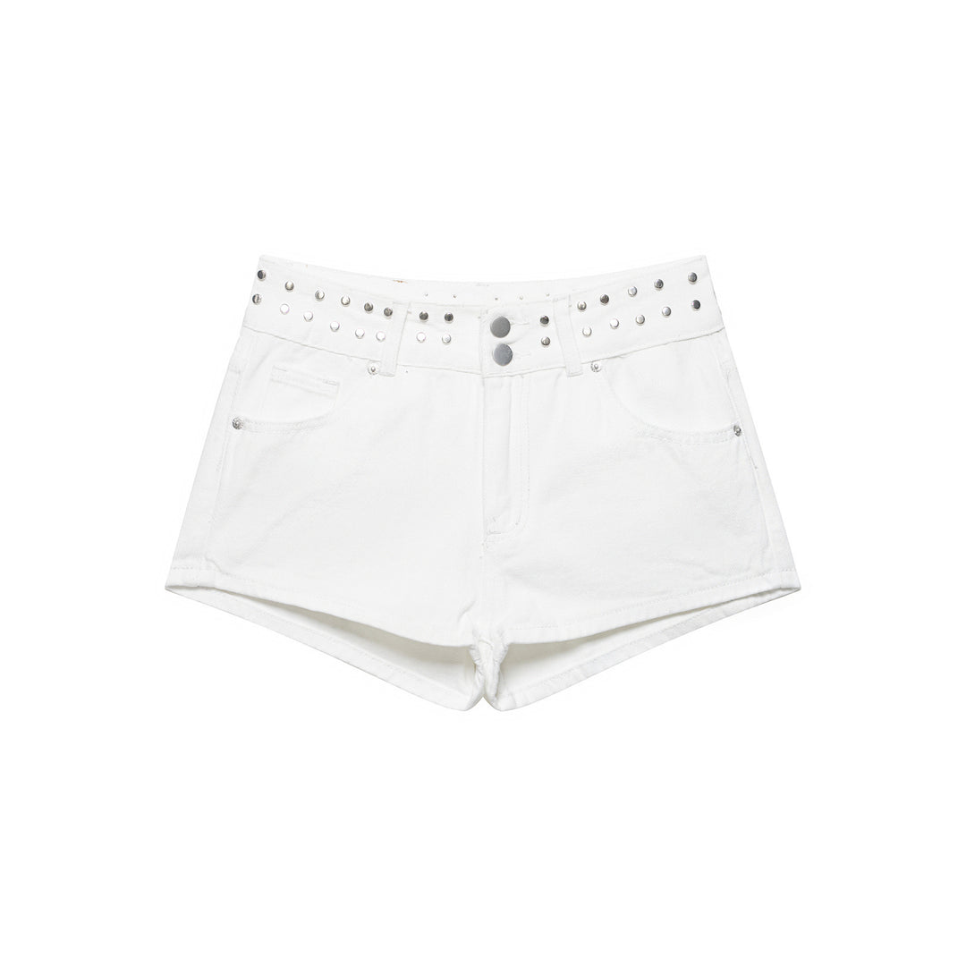 Dame-shorts med dekorativ naglebånd og moderne snitt Skjora