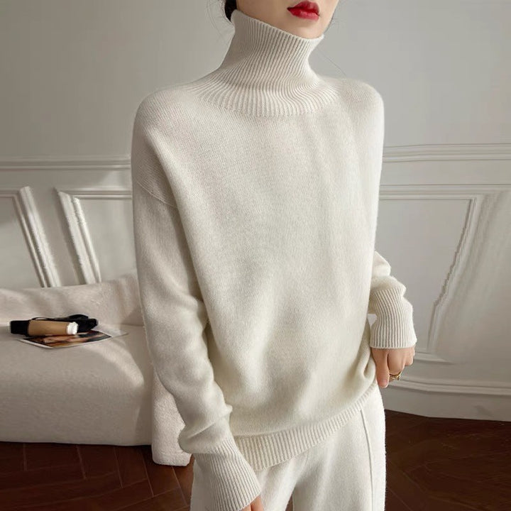 Kvinnes cashmere rullehalsgenser med løs passform og elegant tekstur Skjora